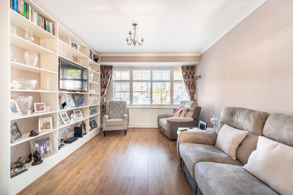 Empire Road, Perivale, Greenford, UB6 3 bed terraced house for sale £