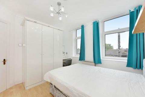 2 bedroom flat for sale, Hartington Road, London