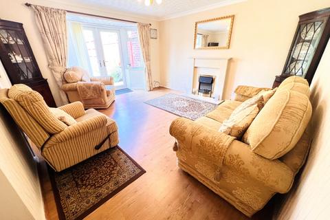 2 bedroom flat for sale, Newlands Close, Willenhall