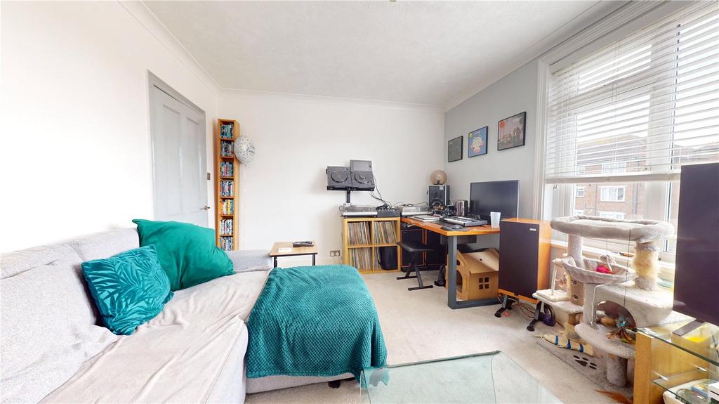 Penhill Road, Lancing, West Sussex, BN15 1 bed flat for sale £180,000