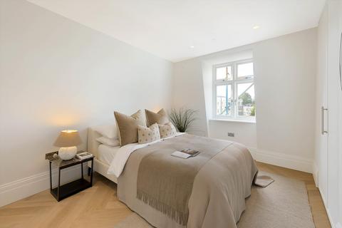 Flat 1, 26 Redcliffe Gardens, London, SW10 9HA