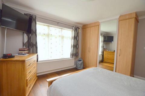 2 bedroom flat to rent, Salisbury Road, Pinner HA5