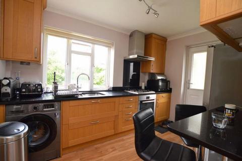 2 bedroom flat to rent, Salisbury Road, Pinner HA5