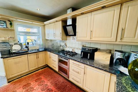 4 bedroom semi-detached house for sale, , Hayes, Greater London, UB3