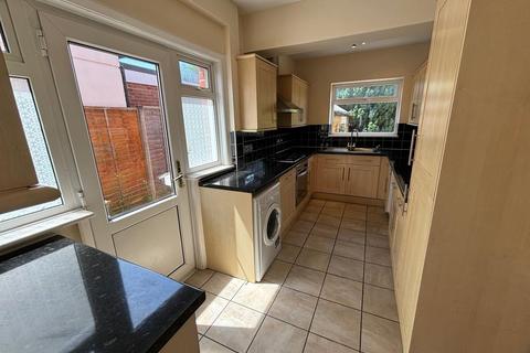 3 bedroom semi-detached house to rent, Kenilworth Avenue, Reading, RG30