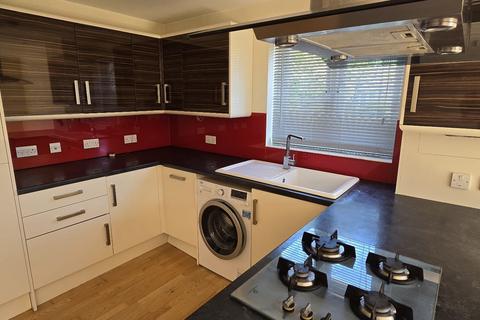 2 bedroom terraced house to rent, Byron Way, Romford, Essex, rm3