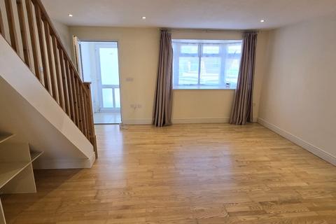 2 bedroom terraced house to rent, Byron Way, Romford, Essex, rm3