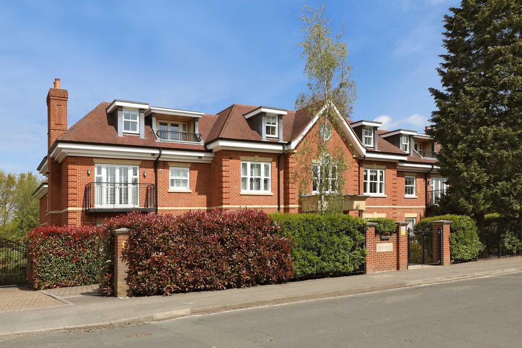 Gregories Road, Beaconsfield, HP9 3 bed apartment for sale £1,895,000