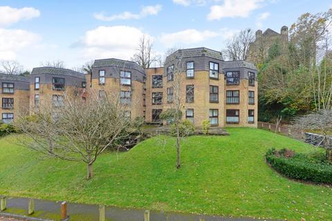 48 Chapel Fields, Godalming, GU7 2BX