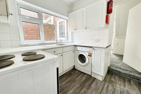 3 bedroom terraced house to rent, Ayresome Street, Middlesbrough TS1