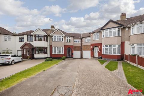 25 Heather Glen, Romford, RM1 4SR