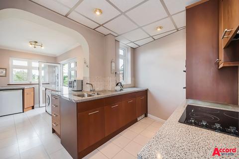 25 Heather Glen, Romford, RM1 4SR