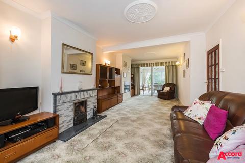 25 Heather Glen, Romford, RM1 4SR