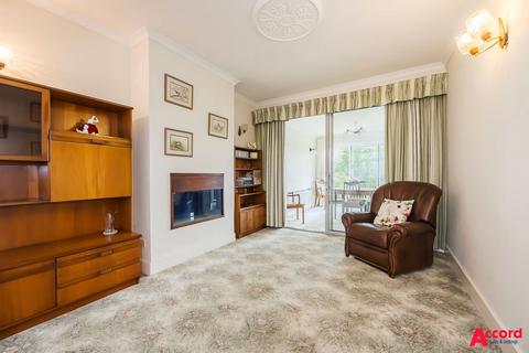 25 Heather Glen, Romford, RM1 4SR