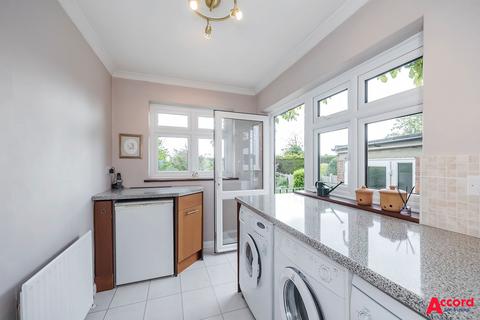 25 Heather Glen, Romford, RM1 4SR