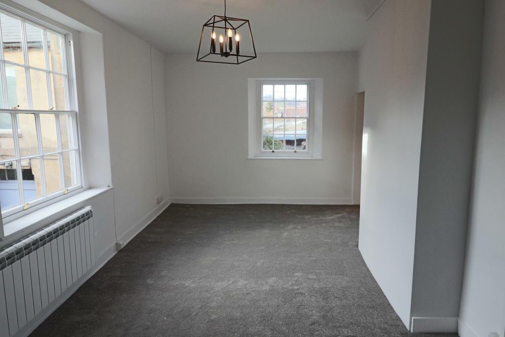 High Street, GL54 1 bed flat to rent £850 pcm (£196 pw)