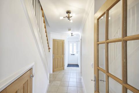 3 bedroom semi-detached house to rent, Victory Avenue, Bradwell NR31