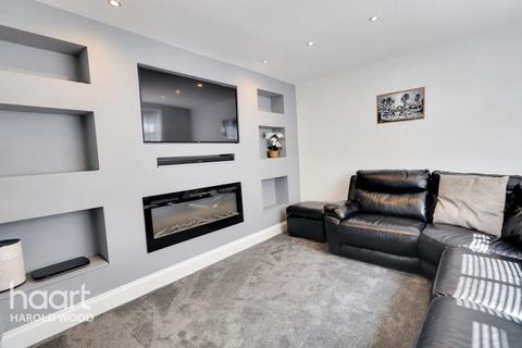 62 Tring Gardens, Romford, RM3 9EJ
