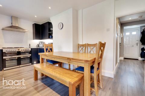 62 Tring Gardens, Romford, RM3 9EJ