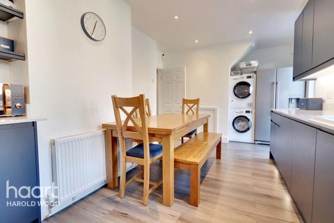 62 Tring Gardens, Romford, RM3 9EJ