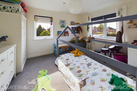 82 Llewelyn Crescent, Askern, Doncaster, DN6 0QD