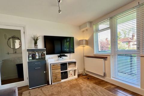 1 bedroom ground floor flat to rent, Marsh Road, Pinner HA5