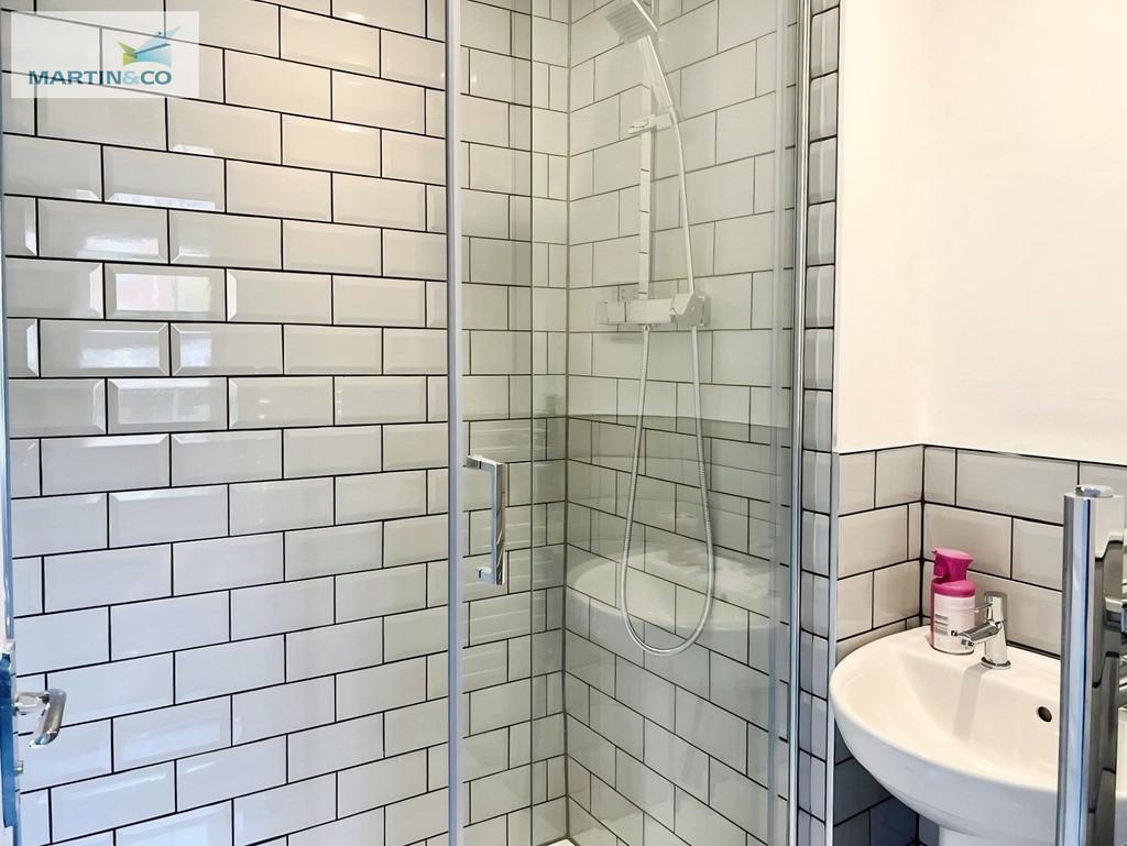 922fc9b3-Verney 20road 20bathroom 202