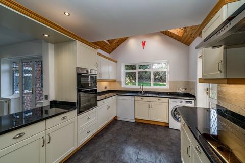 4 bedroom detached house to rent, Parsonage Road, Chalfont St Giles HP8