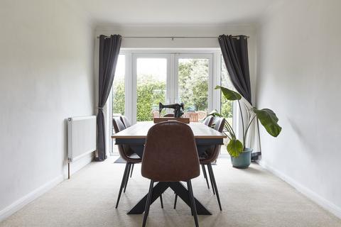 18 Emsons Close, Linton, Cambridge, CB21 4NB