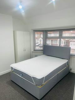 1 bedroom in a house share to rent, Berkeley Waye, Hounslow