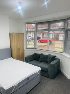 1 bedroom in a house share to rent, Berkeley Waye, Hounslow