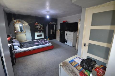 4 bedroom end of terrace house for sale, Beechcroft Avenue, Leicester LE3