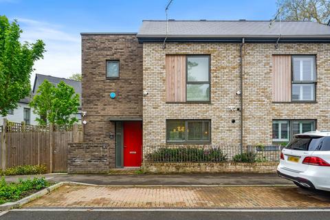 2 bedroom end of terrace house for sale, Corbet Close, Wallington