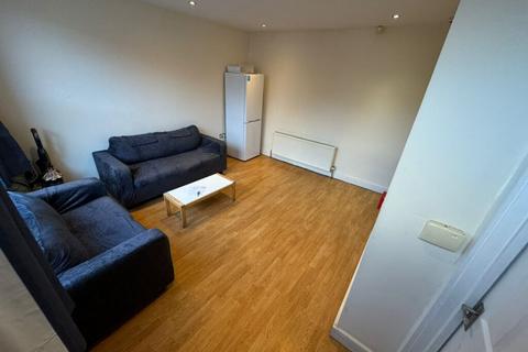 3 bedroom terraced house to rent, Norman Grove, Kirkstall, LS5 3JH