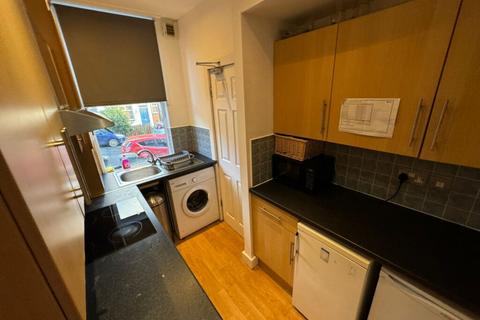 3 bedroom terraced house to rent, Norman Grove, Kirkstall, LS5 3JH