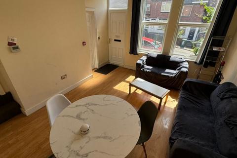 3 bedroom terraced house to rent, Norman Grove, Kirkstall, LS5 3JH