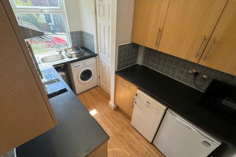 3 bedroom terraced house to rent, Norman Grove, Kirkstall, LS5 3JH