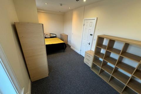 3 bedroom terraced house to rent, Norman Grove, Kirkstall, LS5 3JH