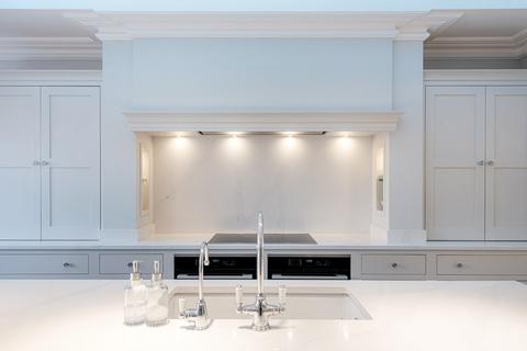 10 Thornton Road, London, SW19 4NE