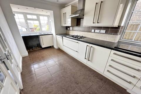 3 bedroom detached house to rent, Glynn Road West, Peacehaven, BN10 7SL