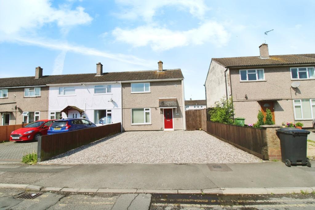 Frobisher Drive, Swindon SN3 2 bed terraced house for sale £240,000