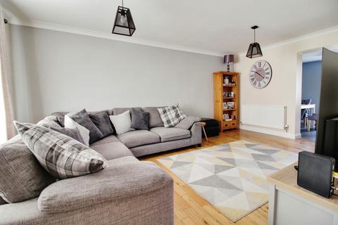 2 bedroom terraced house for sale, Frobisher Drive, Swindon SN3
