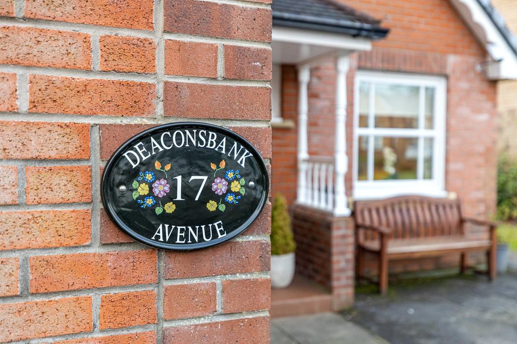Deaconsbank Avenue, Deaconsbank, Glasgow 4 bed detached house £360,000