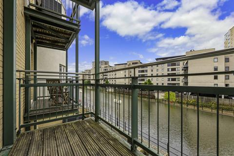 2 bedroom apartment for sale, Adventurers Quay, Cardiff
