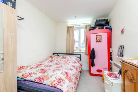 2 bedroom flat to rent, Manor Court, HA1, Harrow, HA1