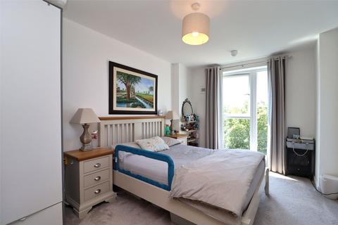 2 bedroom flat for sale, Woking, Surrey GU22