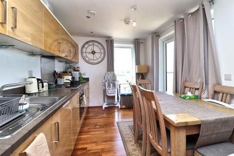 2 bedroom flat for sale, Guildford Road, Surrey GU22