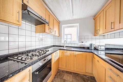 3 bedroom flat to rent, Friern Park, North Finchley, London, N12