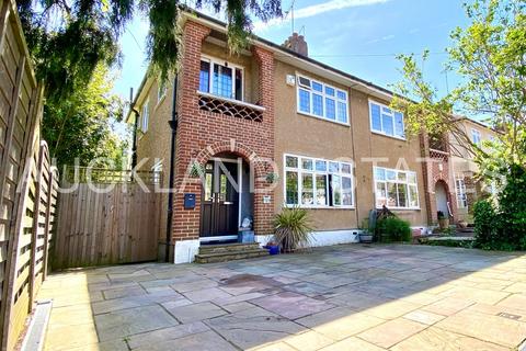 3 bedroom semi-detached house for sale, Elmscroft Gardens, Potters Bar EN6