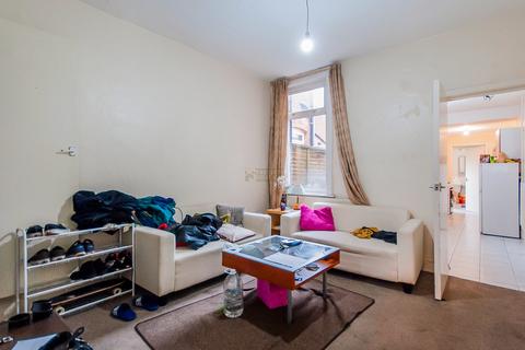 4 bedroom terraced house to rent, Wallace Road, Birmingham B29
